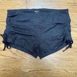 GapBody fitted athletic shorts.
